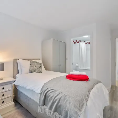 6 Rushbrooke County Cork * Cobh